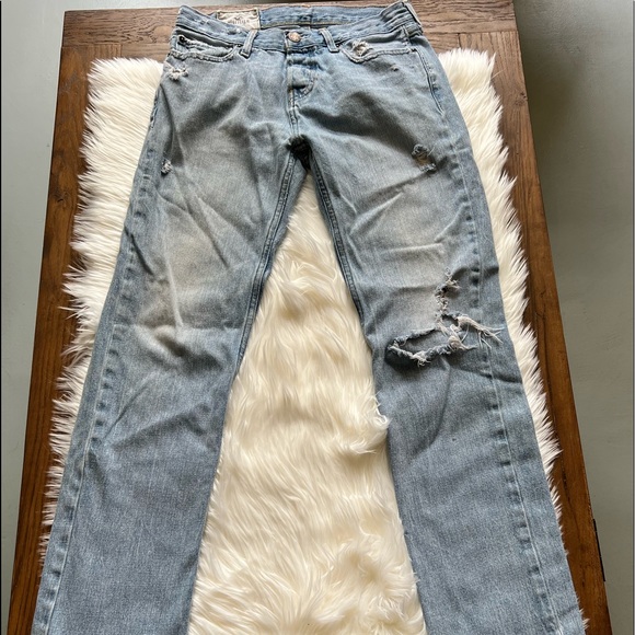 Hollister Classic straight distressed denim. Button fly Mens size 29x32 - Picture 1 of 7